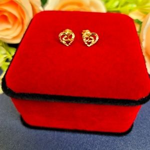 18k Gold heart stud earrings